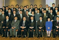 杨大陆董事长 多次作为优秀企业家代表随胡锦涛等国家领导人出访参加国事活动